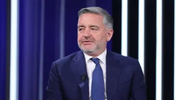 “Zëdhënësit e protestës, krerët e partive të reja”/ Klosi: Nuk gjej arsye pse qeveria të dorëhiqet!