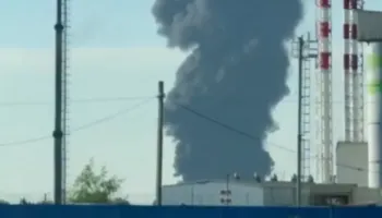 Zelensky sfidon Putin/ Sulm i paprecedentë në Shën Petersburg, mbi 140 dronë ukrainas godasin Rusinë