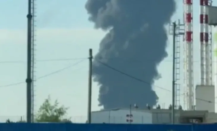 Zelensky sfidon Putin/ Sulm i paprecedentë në Shën Petersburg, mbi 140 dronë ukrainas godasin Rusinë
