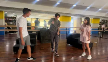 “Zëri im ka vend”, një shfaqje që vendos në qendër fëmijët dhe përcjell mesazhe në teatrin Metropol  