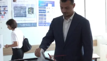 Zgjedhjet në Kosovë/ Djali i Hashim Thaçit, voton: Presim që ndryshimi të ndodh