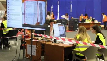 Zgjedhjet në Kosovë, numërohen mbi 92% e votave, LVV kryeson bindshëm! Ja si ndahen ulëset në Kuvend