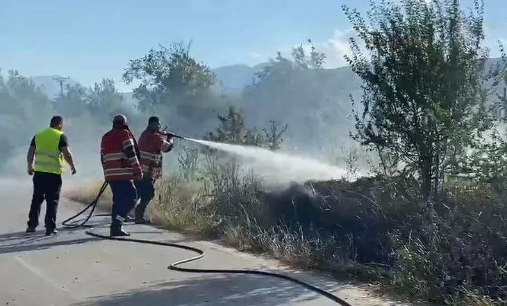 Zjarr në aksin Kukës-Gostil, tymi i dendur vështirëson qarkullimin! Flakët shuhen në kohë rekord