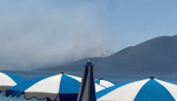 Zjarr në Karaburun/ Çfarë ndodhi, përfshihet sipërfaqe e madhe pyjesh, tymi pushton vijën bregdetare