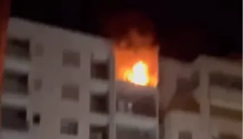 Zjarr në një apartament në Vlorë, pasi disa orësh forcat zjarrfikëse neutralizojnë flakët