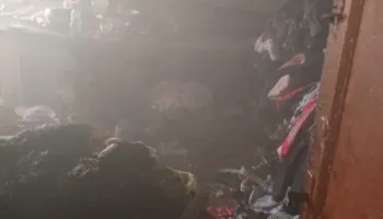 Zjarr në një banesë në Pogradec, vihen nën kontroll flakët! Shkaktohen dëme të shumta materiale