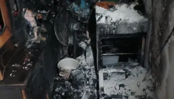 Zjarr në një pallat në Burrel, ndërhyn zjarrfikësja