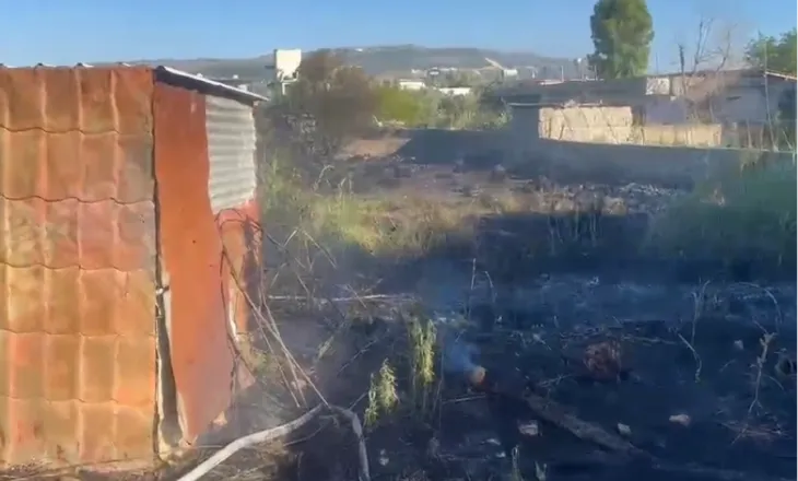 Zjarr në Vlorë/ Digjen shkurre e barishte pranë një banese