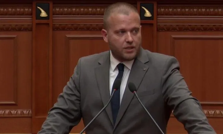 Zvërnec/ Deputeti shpjegon konfliktin e pronave dhe mbron projektin 4 miliardë euro