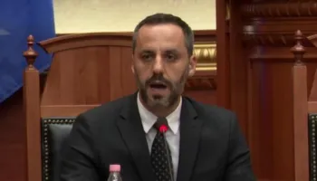 ‘Zvërneci’/ Lamallari: Nuk frymëzoni, shkoni në protestë të kapni ndonjë reels