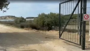 Zvërneci në qetësi! Dyert e kantierit janë të hapura dhe pa roje, rrëmuja politike zhvendoset në Tiranë