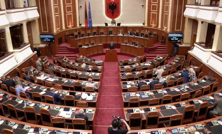 “Zvërneci” përplas PS-PD në Parlament, opozita: Policia dhunoi protestuesit! Mazhoranca: Investimi do të bëhet