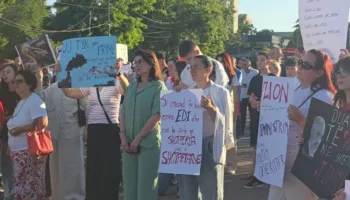 Zvërneci/ Protestojnë edhe qytetarët në Elbasan