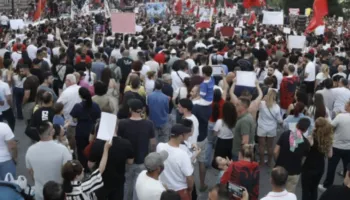 “Zvërneci”/ Qytetarët sërish në protestë, thirrje Ramës: Dorëhiqu