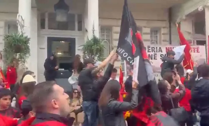 “Zvërneci”, shqiptarët në Britani në ditën e dytë të protestës