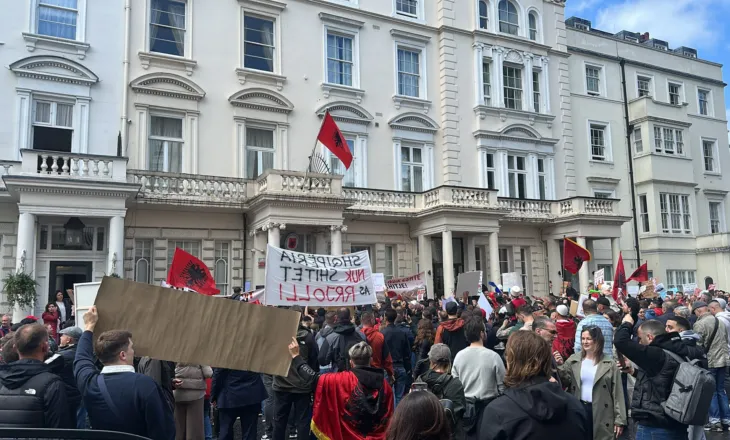 Zvërneci, shqiptarët në Britaninë e Madhe protestë para ambasadës shqiptare