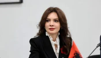 ‘Zvërneci’/ Spiropali: Makbethat vrasës dhe Hamletat dyshues kanë dalë sheshit, kollaj t’u sillesh protestave rrotull me fjalë boshe