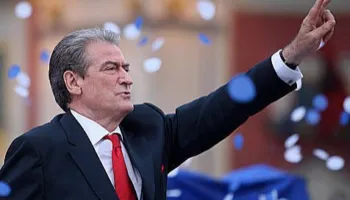 Zyrtare/ SHBA heq sanksionin “non grata” për Sali Berishën