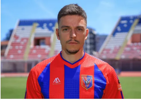 Zyrtare/ Vllaznia bën blerjen e parë, shkodranët prezantojnë Patrik Bardhin