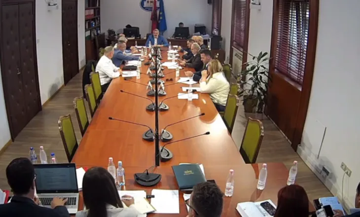 1 milion lekë gjobë për fermerët? Censi i Bujqësisë ndez debat në Komision, cilido që gënjen apo refuzon…