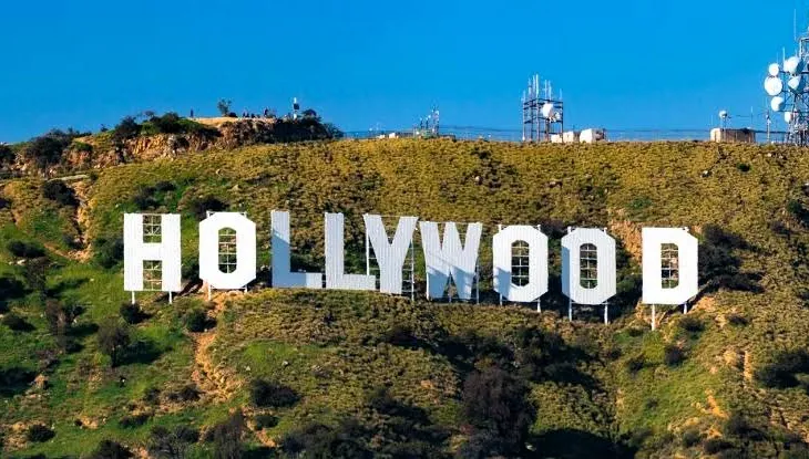 103 vjet nga vendosja e tabelës ikonë, historia e mbishkrimit “Hollywoodland” në kodrat e Los Angelesit
