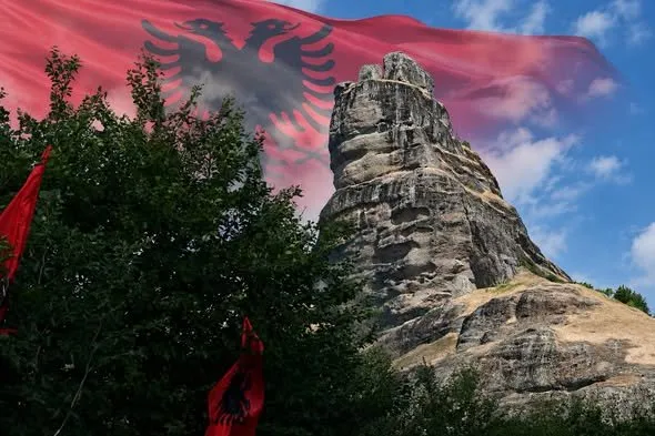 114-vjetori i ngritjes së flamurit te Guri i Kamjes
