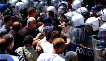 12 efektivë të dëmtuar gjatë protestës para Parlamentit, policia zbardh EMRAT