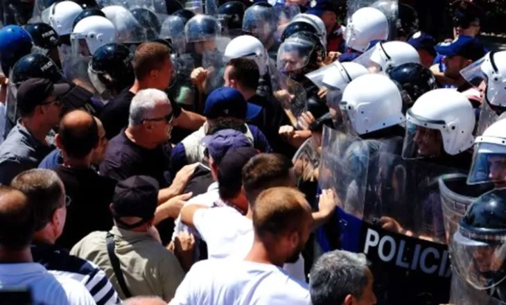 12 efektivë të dëmtuar gjatë protestës para Parlamentit, policia zbardh EMRAT