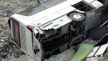 19 të vdekur dhe 27 të plagosur në përplasjen e autobusëve në Sirinë qendrore