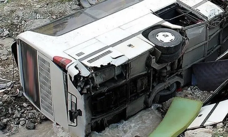 19 të vdekur dhe 27 të plagosur në përplasjen e autobusëve në Sirinë qendrore