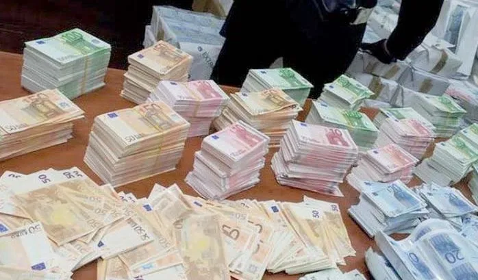 2 milionë euro hynë nga porti i Vlorës dhe u pastruan te “exchange” në Tiranë, zbardhen përgjimet në “Sky ECC”