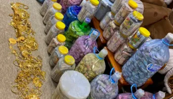 20 mln $ dhe 5 kg ar të fshehura në shishe uji e në muret e shtëpisë, zbulohet SKANDALI i ish-zëvendësministrit