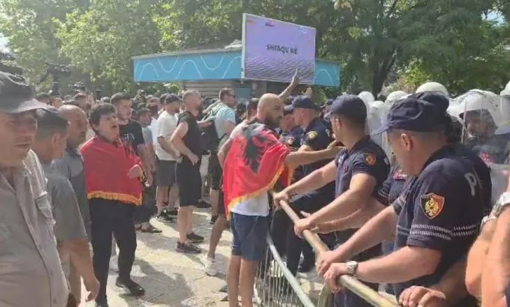 21 qytetarë të arrestuar tek Kuvendi dalin sot para togave të zeza, pritet protestë para Gjykatës së Tiranës