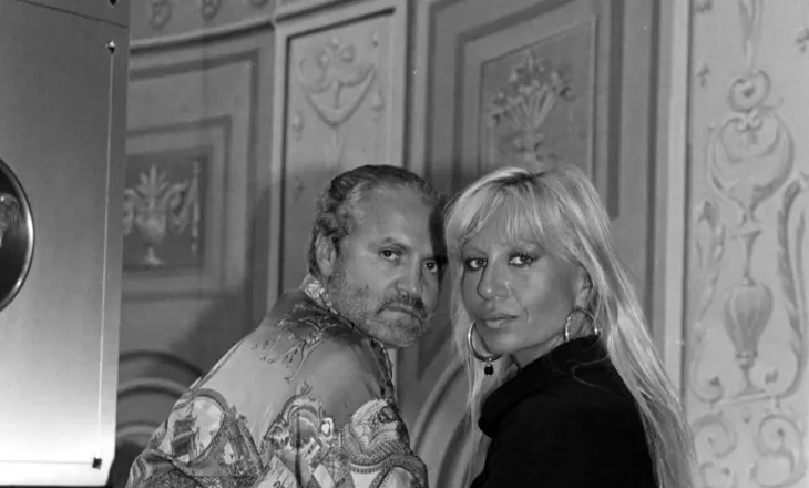 29 vjet nga vrasja e Gianni Versace, Donatella vazhdon trashëgiminë e ikonës së modës