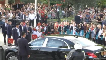 3 vite burg për thirrjet kundër pllakës së Erdoganit në Laç, gjykata dënon mirditorin për nxitje të urrejtjes