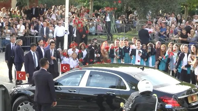 3 vite burg për thirrjet kundër pllakës së Erdoganit në Laç, gjykata dënon mirditorin për nxitje të urrejtjes