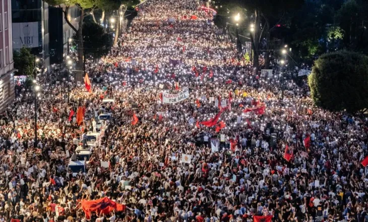 35 ditë revoltë/ Diaspora “zbarkon” sot në Tiranë, shqiptarët nuk heqin dorë: Rama, jepe dorëheqjen!