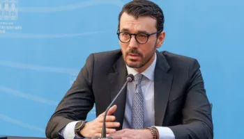 364.7 milionë euro? Ministri Karakaçi shpjegon ku shkojnë paratë e rrugës Milot-Balldren