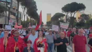 38 ditë protestë, qytetarët: Rama në burg, Berisha në burg