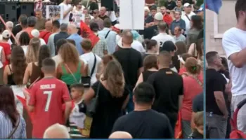 4.2 mln euro për koncertin e Kanye West, i riu nga protesta: Shqipëria s’ka avionë për shuarjen e zjarreve!