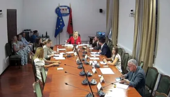 “4.3 mln euro për koncert”/ Zhupa përplaset me Gonxhen: Ku ishte urgjenca? Shqipëria s’ka avionë për zjarret o zotëri