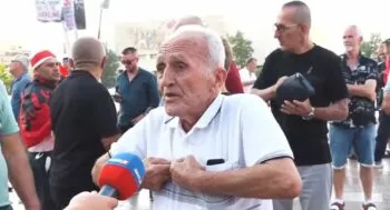 “4 mln euro në vend t’ia japin pensionistëve, shkojnë i lënë në tallava”/ Qytetari i revoltuar: Po tallen me ne