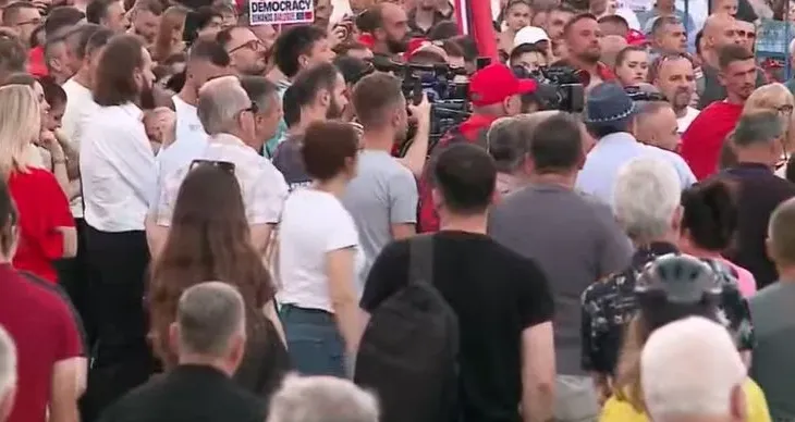 41 ditë protestë, qytetarët thirrje për largimin e klasës së vjetër politike