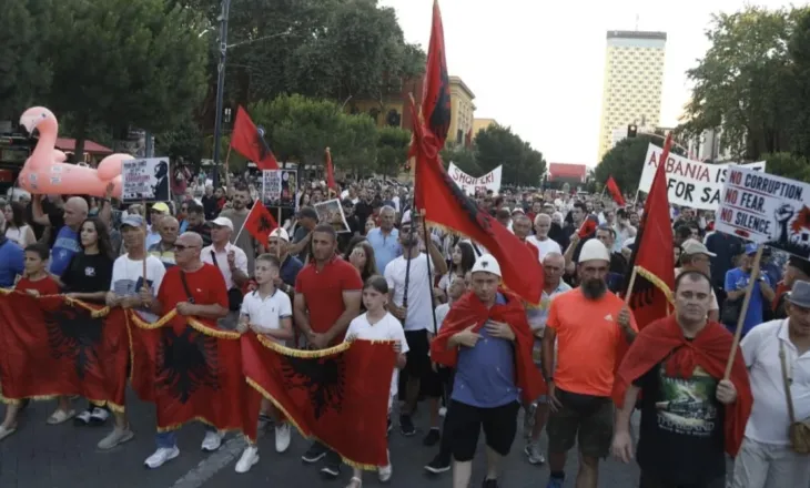 42 ditë protestë, qytetarët: Shqipëria kërkon revolucion