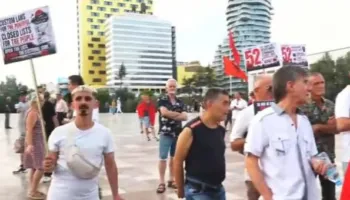52 ditë protestë, nis organizimi i qytetarëve në sheshin “Skënderbej”, shqiptarët kërkojnë dorëheqjen e kryeministrit