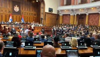 53 deputetë opozitarë në Serbi duan shkarkimin e ministres Paunoviç pas deklaratës për Kosovën