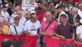53 ditë protesta kundër kryeministrit/ Nis marshimi i qytetarëve drejt Kryeministrisë: Edi Rama jepe dorëheqjen
