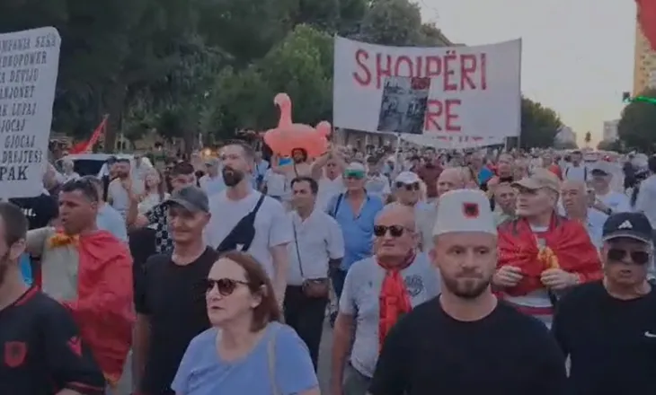 61 ditë protestë, qytetarët marshojnë sërish drejt Kryeministrisë