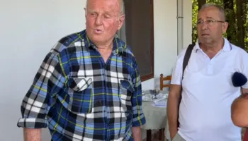 80 -vjeçari që ka votuar PS, kujdeset për djalin e sëmure e rrit dy jetimë: Kjo qeveri duhet të ikë…