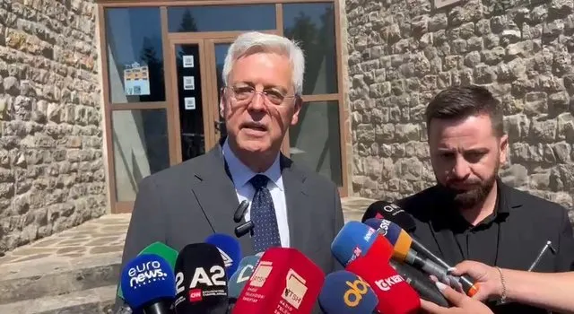 83-vjetori i masakrës me 107 të vrarë në Borovë, ambasadori gjerman: Masakra u bë nga ne! Karl Bergner flet edhe për protestat në Tiranë
